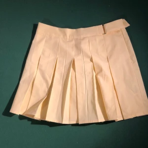 Cute skirt from P - Very god material and I have never worn this skirt. Whery cute, and soft. I buy it in Pull&Bear, Size L