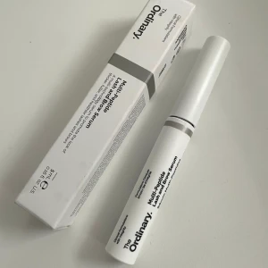 Helt ny!! - Helt ny ögonfrans/bryn serum från the Ordinary. Med förpackning och allt, säljer pga köpte men använde aldrig 💖ord pris 170 kr, erbjuder fri frakt!!!!!