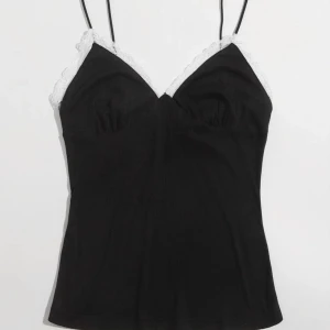 Svart linne med spets - Fint linne, skönt nästan stickat material. Endast provad 💞