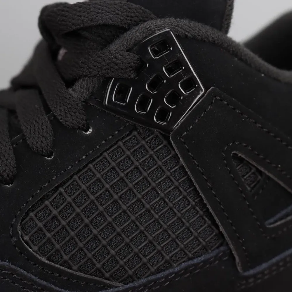 Air jordan 4s black cats - all sizes available  Follow @vigshoes on instagram. Skor.