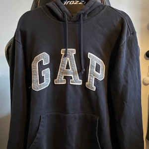 GAP Hoodie - En hoodie från GAP i väldigt fint skick! 