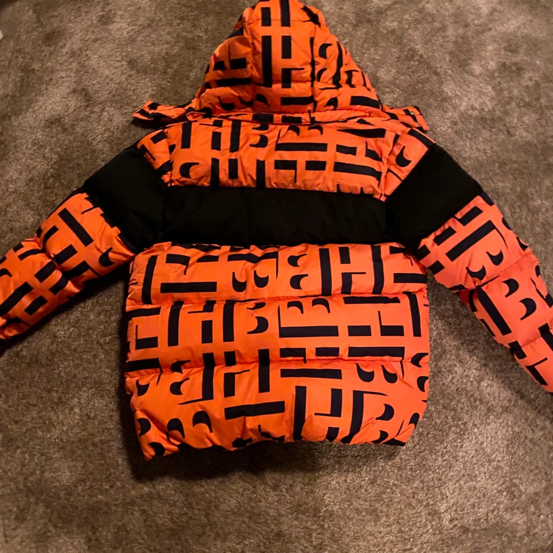 Hugo boss jacka  - 90