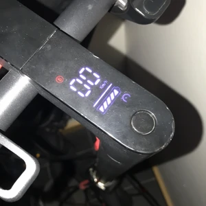 Elscooter  - Hej! Säljer min elscooter som inte är till någon användning längre där är tejpat för en skruv är lös toppar 32kmh prisa kan diskuteras