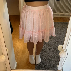 Rosa volangkjol - Supersöt volangkjol från Shein. Säljer pga kommer inte till användning längre