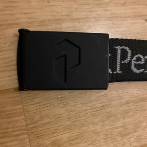  Peak performance bälte  - Peak performance nyskick använd ett par gånger Köpt för 400 kr säljer för 200 kr 