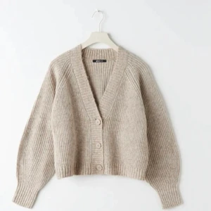 Ginatricot  - Stickad kofta, nyskick💕