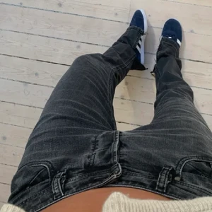 Jeans - Skit snygga zara jeans som är väldigt eftertraktade! 