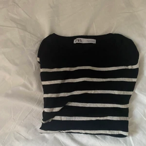 tröja från zara - en finatickad tröja från zara som är sällan använd 🎡 den är i st: S och nypris var ca: 180 kr frakt: 45 kr hör gärna av er om ni undrar något ❤️