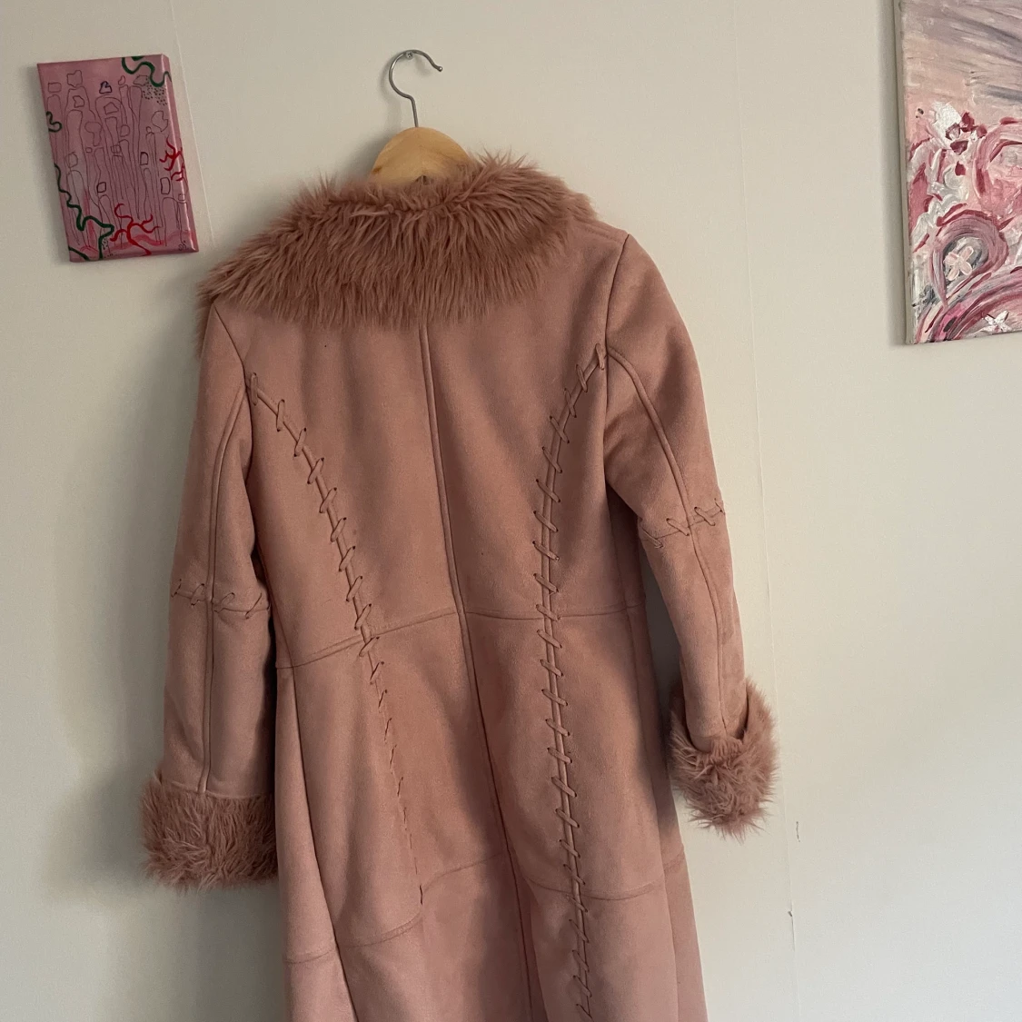 Fluffig jacka i ljusrosa - 91