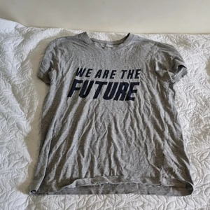 Tröja - Köpare står för frakt 