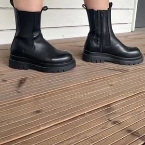 Pavement Boots - Underbara boots inför hösten med lite chunky sula. Dragkedja på insidan. Bra, flexibel passform. Pavement. Passa på 💜🌟💜🌟