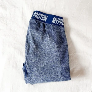 Myprotin tights - Tights från my protein. Varsamt använda! Finns slitage på ”märket” (se bild 3) men de sitter fortfarande som en smäck! 🦋 frakt tillkommer!