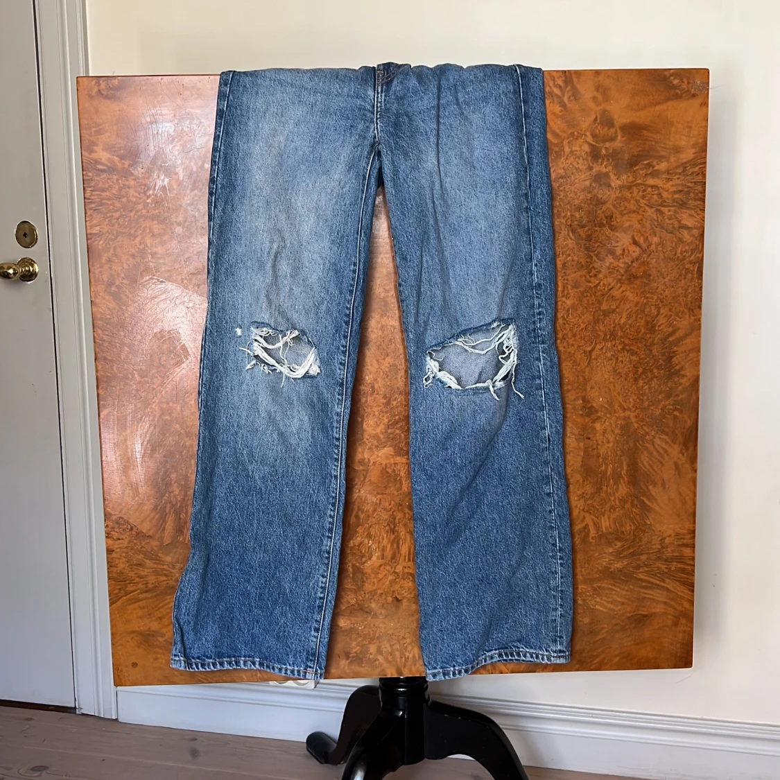 Breda jeans med hål från lager 157