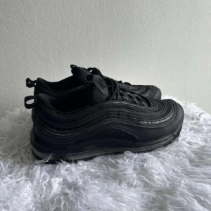 Nike skor stl 40,5 - Nike skor stl 40,5 köpte för 2049kr