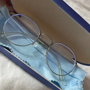 Säljer dessa fina blue light glasögon som tyvärr inte kommit till användning💗