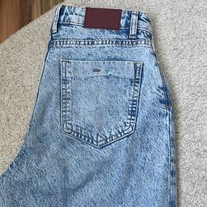 Stentvättade snygga raka långa jeans från zara köpta förra året. Högmidjade i Stl 36