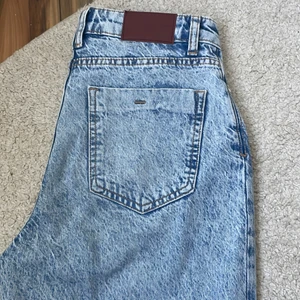 Zara jeans  - Stentvättade snygga raka långa jeans från zara köpta förra året. Högmidjade i Stl 36