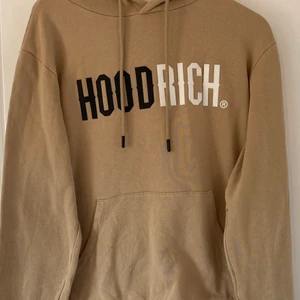 Hoodrich hoodie strl M - Hoodrich hoodie strl M (passar även strl S). Kan diskutera om priset. Köparen betalar frakten.