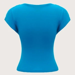 Topp - Detta är samma topp som andra ifrån shein i storlek M fast i blå, denna är bata använts vid test inte flera gånger. Den är öppen i ryggen och har väldigt skönt matrial