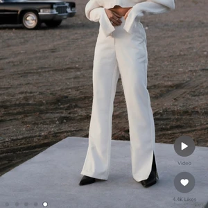 Angelica Blick x NA-KD - Säljer dessa byxor från Angelica Blick x NA-KD. Har endast använt dom 1 gång, därav i väldigt bra skick. Nypris 549 kr.