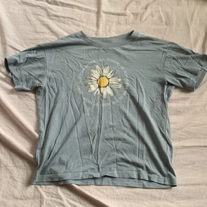 T-shirt - Blå t-shirt till salu, väldigt mjuk och bekväm, knappt använd