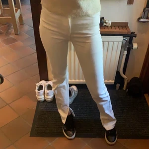 Jeans  - Fina Gina tricot jeans med slits  på insidan, privat för fler bilder ❣️