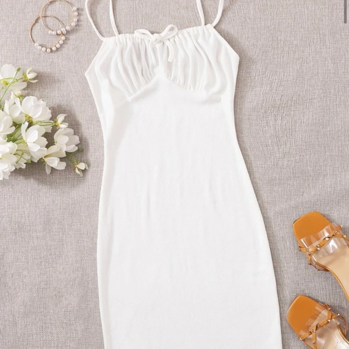 Oanvända klänningar  - 91