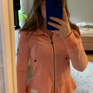 Odd Molly tjocktröja - Säljer denna fina tjocktröja från odd molly som nästan aldrig är använd då den är lite för liten, passar någon med storlek XS. 