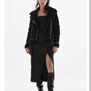 Zara jacka - Säljer min jätte fina jacka från zara som är i jätte bra skick❤️ nypris 859kr