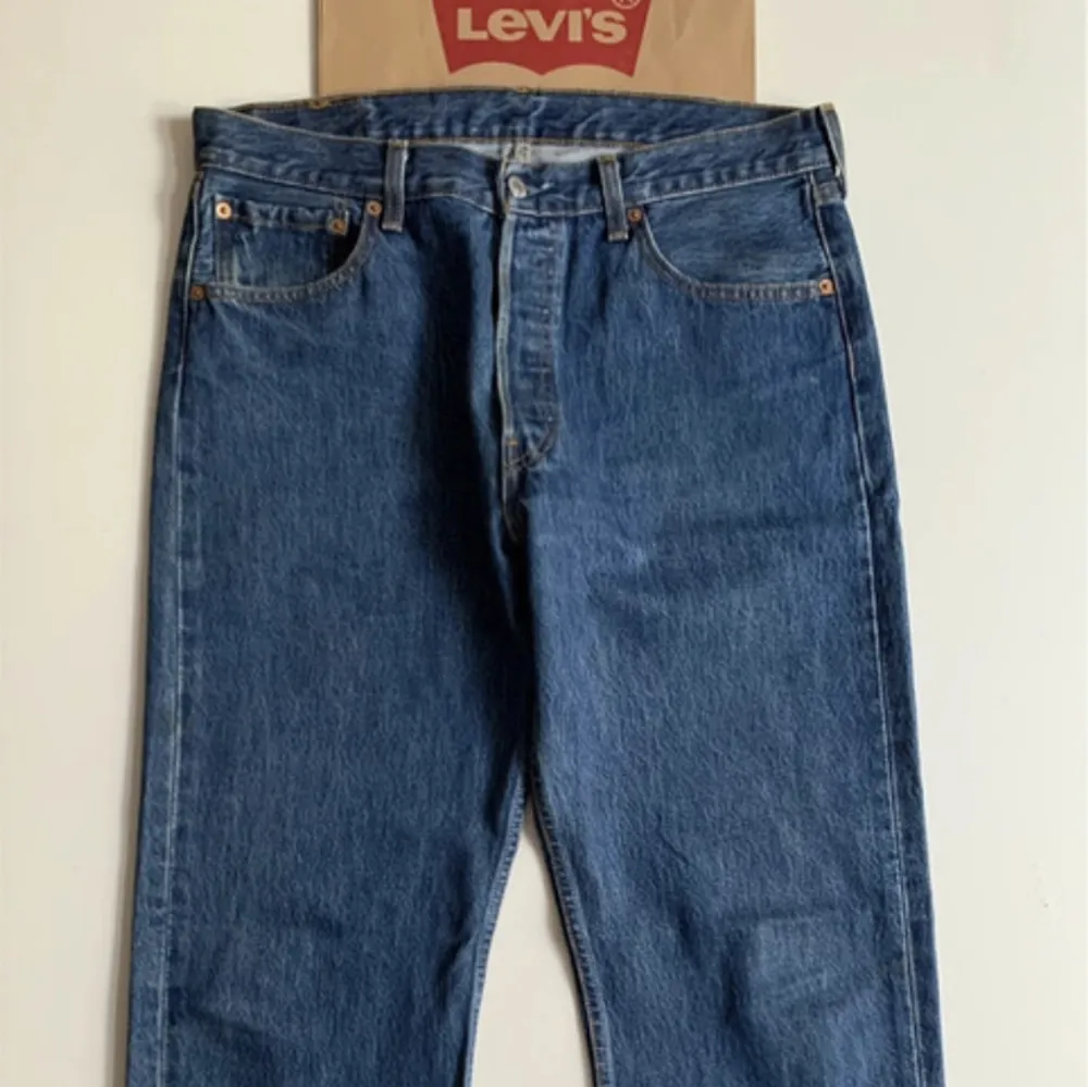 Säljer mina jeans eftersom den är för små, använda 3-4 gånger . Jeans & Byxor.