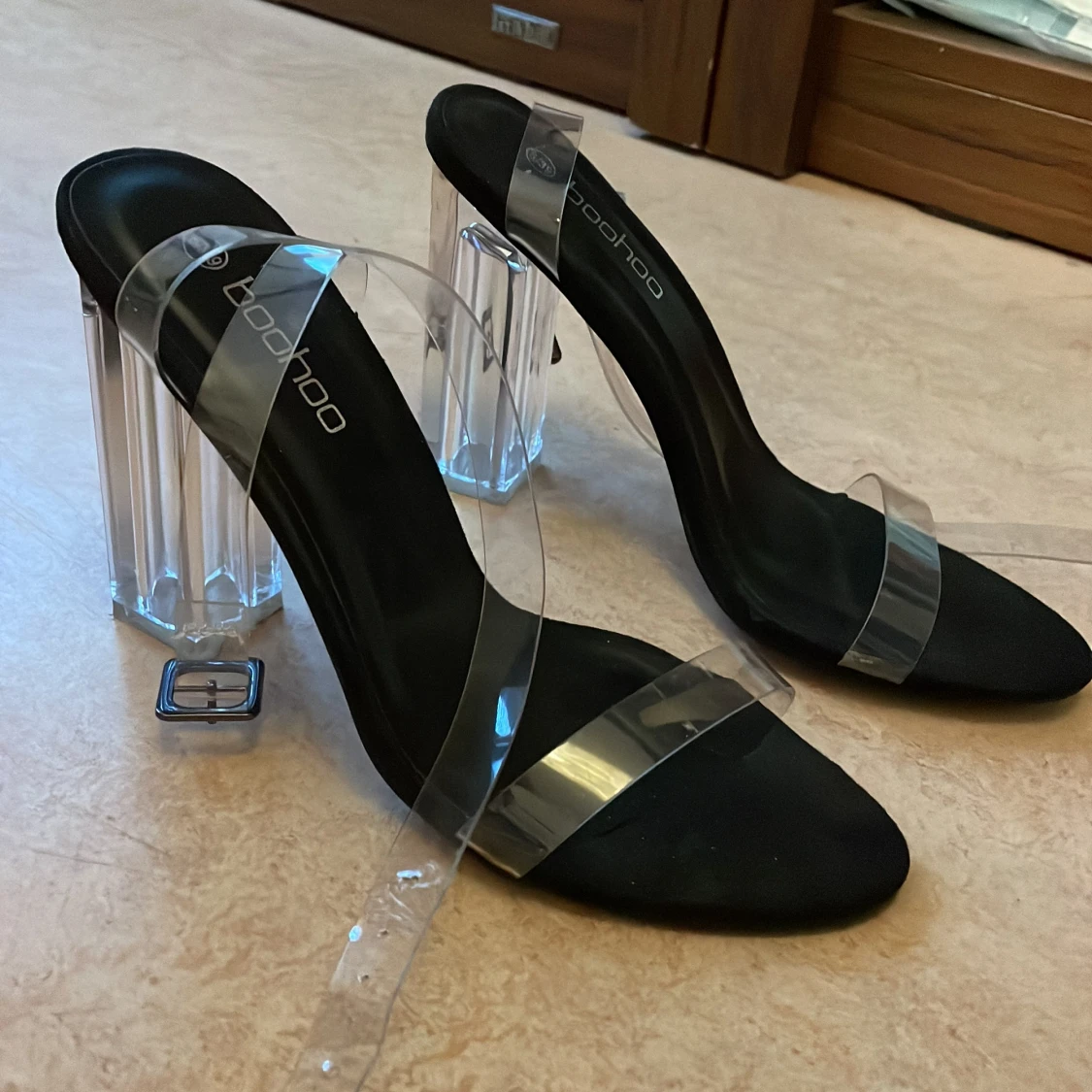 Svarta clear klackskor