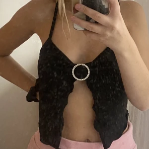 Linne  - Säljer detta fina linne då det är för stort för mig. Storlek S. Frakt ingår i priset. 