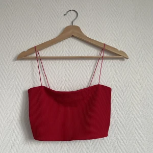 Rött linne - Rött crop top linne med tunna Axel band 