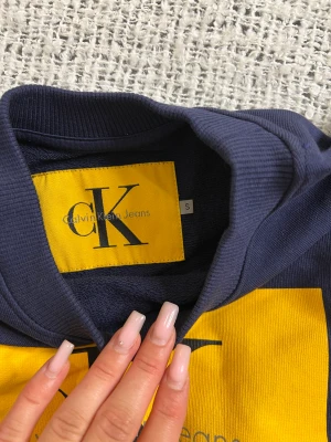 Calvin Klein tröja  - Tröja i märket Calvin Klein i storlek S. Kan mötas upp i Stockholm/Norrköping eller fraktas. Köparen står för frakten :) ord. Pris 999
