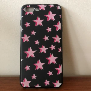 Säljer super fint skal❤️😍 - Säljer pågrund av att jag ska köpa ny telefon❤️ 3 stjärnor har tappat lite färg som ni ser på bild 2 annars i bra skick❤️Tveka inte att höra av er⭐️⭐️