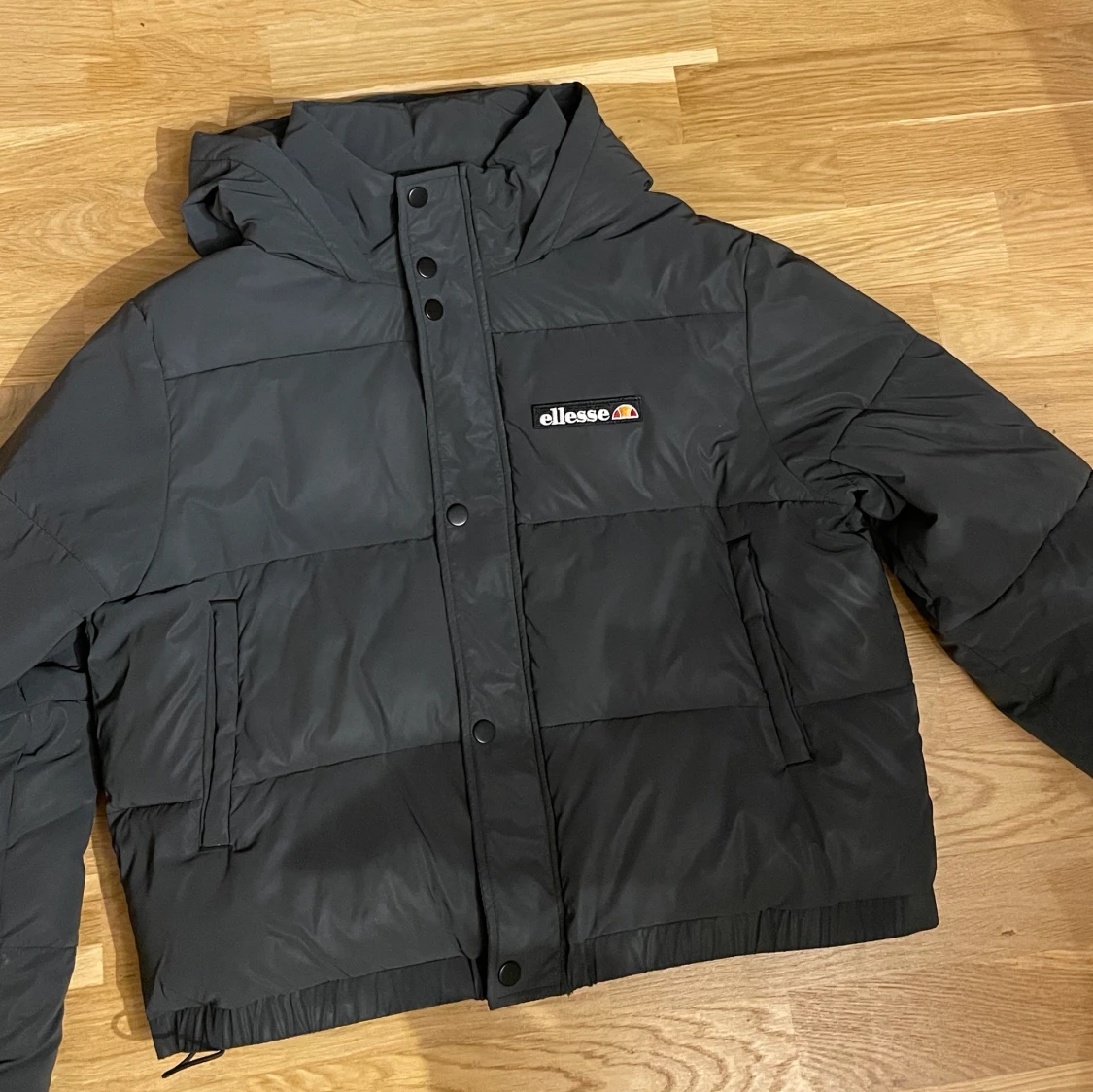 Ellese jacka