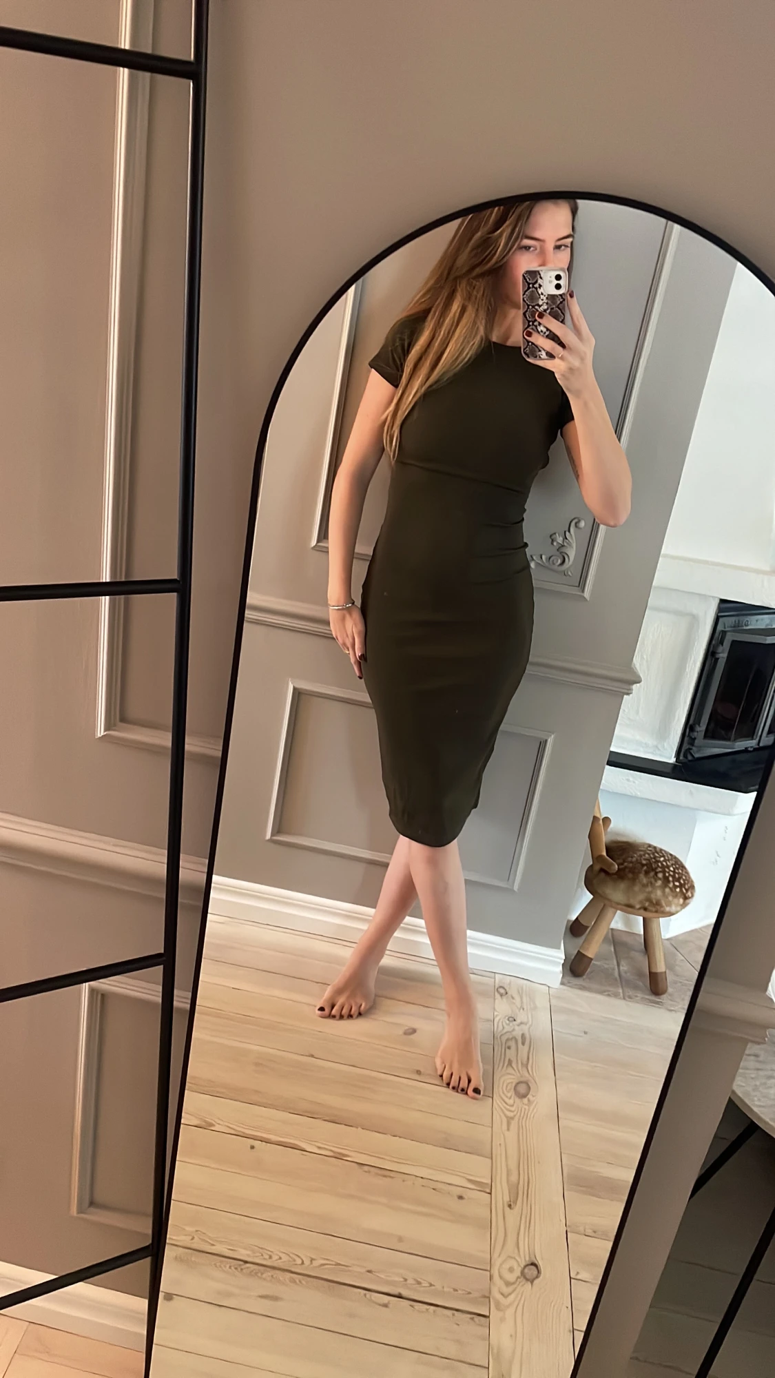 Mörkgrön klänning med detalj i ryggen 