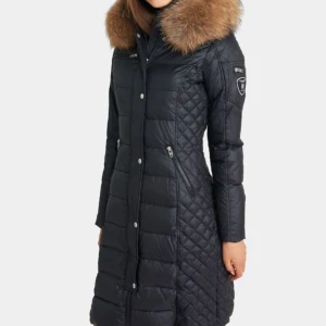 Rock and blue jacka i storlek S,den är äkta och har används Max 7 gånger. - Jag säljer en lång Rock and blue jacka i färgen svart,den är köpt förra året och har inte kommit till användning så mycket,vid intresse av fler bilder hör av er.