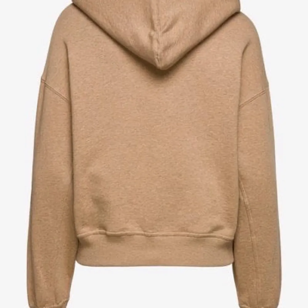Säljer denna sköna och fina hoodie från Carin Wester i storlek XS. Den är lite ljusare i verkligheten än på bilden. Den är oanvänd och säljs för den inte kommit till använding. Nypris vad 599 och säljer för 170kr.. Övrigt.