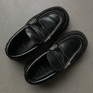 Eytys platfporm loafers. Strl:39 - Sparsamt använda Eytys loafers, köpta från Plick, pga fel storlek för mig. Storlek 39/39.5.