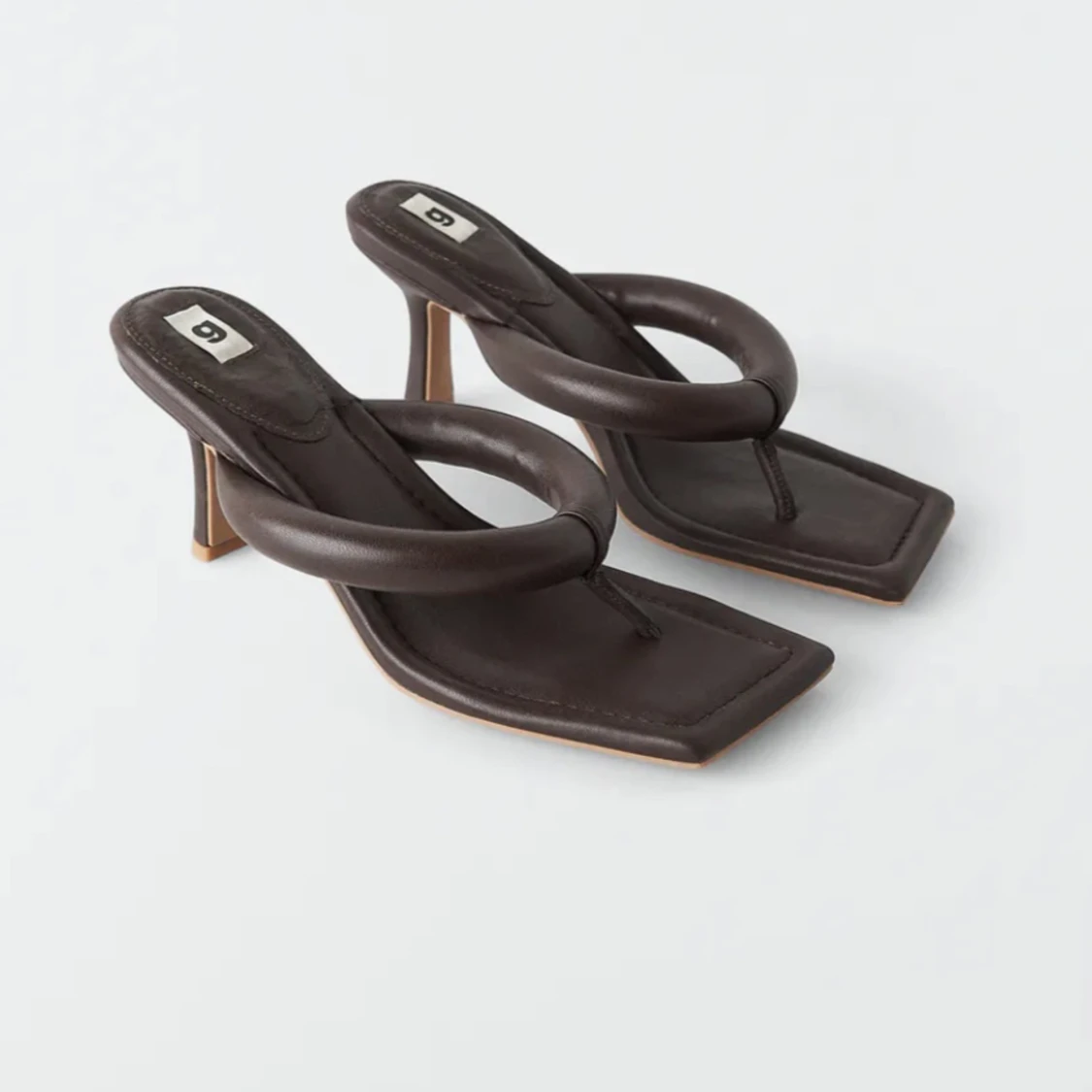 Högklackade sandaler