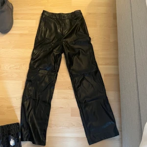 Skinnbyxor  - Snygga Skinnbyxor typ använda 2 gånger, storlek 38