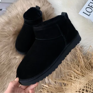 UGG liknande skor - Oanvända skor liknande ultra mini UGG, passar storlek 38-39 ⚡️