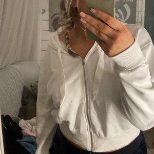 Zip hoodie - Zip hoodie från bikbok💓