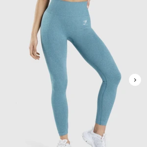 Gymshark tights  - ”VITAL SEAMLESS 2.0 LEGGINGS” från Gymshark. Helt oanvända och nypriset är 549kr. Skriv för mer info🥰