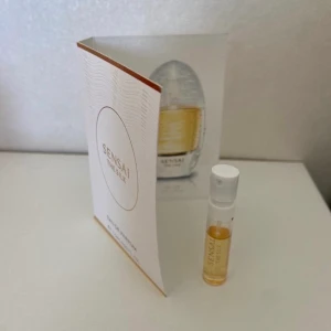 Parfymprover Valentino, Sensai, Calvin K - Parfymprover från Valentino (SÅLD), Sensai och Calvin Klein. Säljes för 30kr styck + frakt.  Bild 1: Sensai The Silk 1.5ml, Bild 2: Calvin Klein Eternity Now 1.2 ml. Fraktkostnad 15kr