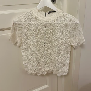 Spetstopp zara - Säljer denna såå fina spetstoppen från zara!❤️Aldrig använt!