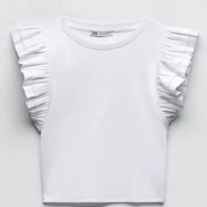 Zara topp - Säljer min jättesöta topp från zara då den inte kommer till användning💕 bra skick! Kan mötas upp i Jönköping eller frakta, köparen står för frakten!💕