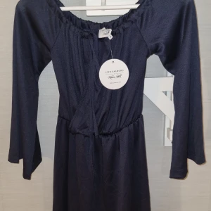 Linn Ahlborg x Rebecca Stella - Oanvänd klänning med prislapp kvar.