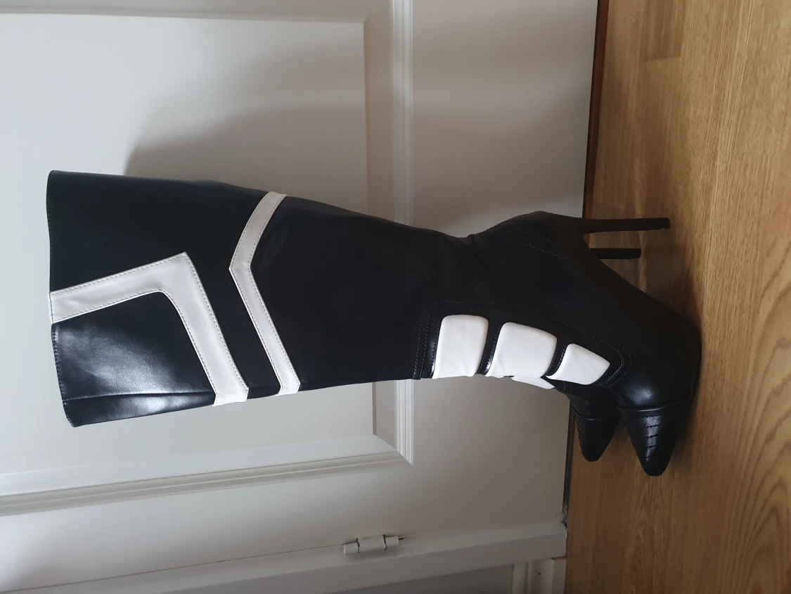 Beautiful funky boots - 90